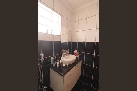 Casa à venda com 250m², 4 quartos e 3 vagasBanheiro/Suite 2