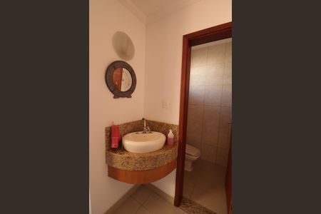 Casa à venda com 250m², 4 quartos e 3 vagasBanheiro de serviço 2