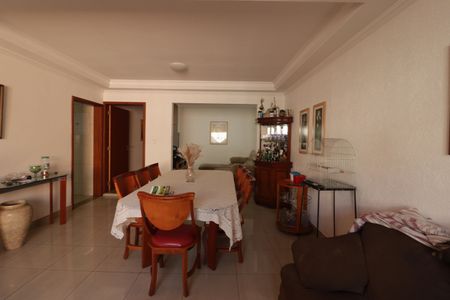 Casa à venda com 250m², 4 quartos e 3 vagasSala