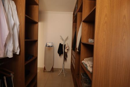 Casa à venda com 250m², 4 quartos e 3 vagasCloset /Suite 1