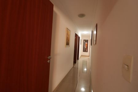 Casa à venda com 250m², 4 quartos e 3 vagasCorredor