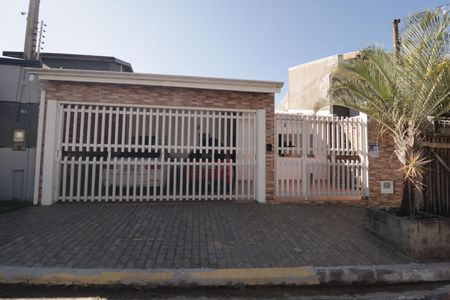 Casa à venda com 250m², 4 quartos e 3 vagasFachada