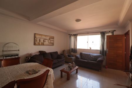 Casa à venda com 250m², 4 quartos e 3 vagasSala