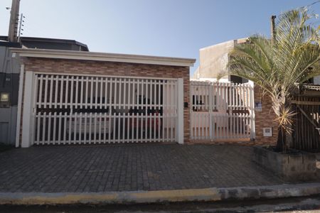 Casa à venda com 250m², 4 quartos e 3 vagasFachada