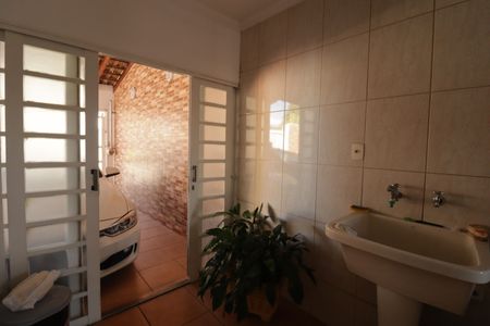 Casa à venda com 250m², 4 quartos e 3 vagasLavanderia