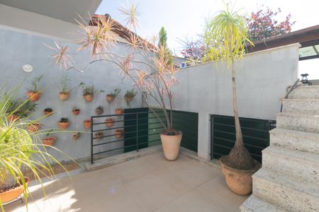 Casa à venda com 350m², 3 quartos e 4 vagasQuintal