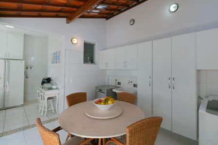 Casa à venda com 350m², 3 quartos e 4 vagasÁrea de Serviço