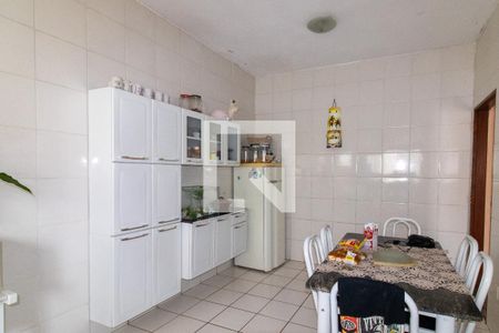 Casa à venda com 240m², 3 quartos e 8 vagas