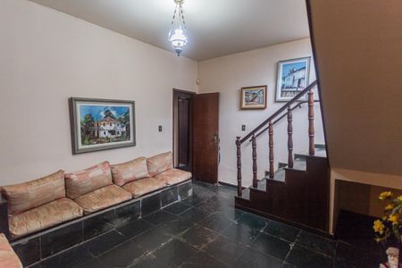 Casa à venda com 382m², 8 quartos e 4 vagas Casa à venda com 382m², 8 quartos e 4 vagasSala 2