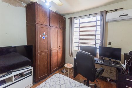 Casa à venda com 382m², 8 quartos e 4 vagas Casa à venda com 382m², 8 quartos e 4 vagasQuarto 5 no 2° Pavimento