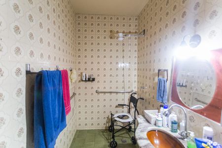 Casa à venda com 382m², 8 quartos e 4 vagas Casa à venda com 382m², 8 quartos e 4 vagasBanheiro da Suíte 3 no 2° Pavimento