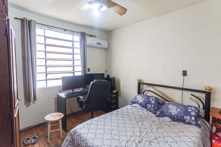 Casa à venda com 382m², 8 quartos e 4 vagas Casa à venda com 382m², 8 quartos e 4 vagasQuarto 5 no 2° Pavimento