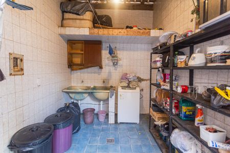 Casa à venda com 382m², 8 quartos e 4 vagas Casa à venda com 382m², 8 quartos e 4 vagasÁrea de Serviço