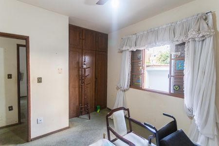 Casa à venda com 382m², 8 quartos e 4 vagas Casa à venda com 382m², 8 quartos e 4 vagasSuíte 2 no 2° Pavimento