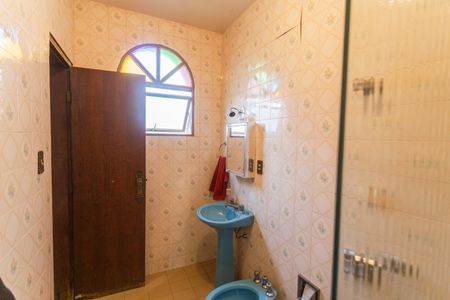 Casa à venda com 382m², 8 quartos e 4 vagas Casa à venda com 382m², 8 quartos e 4 vagasBanheiro da Suíte 2 no 2° Pavimento