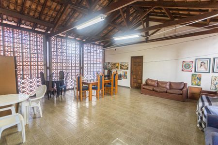 Casa à venda com 382m², 8 quartos e 4 vagas Casa à venda com 382m², 8 quartos e 4 vagasSalão de Festas