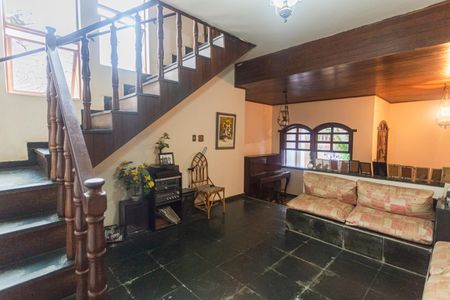 Casa à venda com 382m², 8 quartos e 4 vagas Casa à venda com 382m², 8 quartos e 4 vagasSala 2