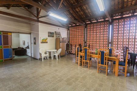 Casa à venda com 382m², 8 quartos e 4 vagas Casa à venda com 382m², 8 quartos e 4 vagasSalão de Festas
