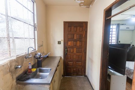 Casa à venda com 382m², 8 quartos e 4 vagas Casa à venda com 382m², 8 quartos e 4 vagasCozinha Auxiliar no 2° Pavimento