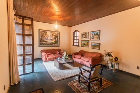 Casa à venda com 382m², 8 quartos e 4 vagas Casa à venda com 382m², 8 quartos e 4 vagasSala 1