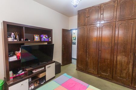 Casa à venda com 382m², 8 quartos e 4 vagas Casa à venda com 382m², 8 quartos e 4 vagasQuarto 3