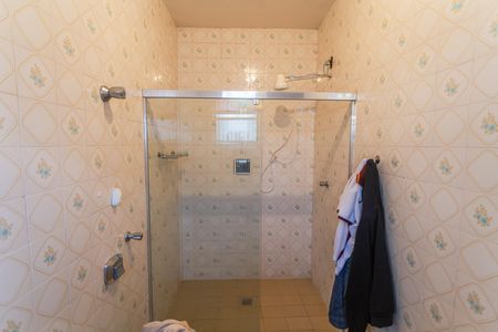 Casa à venda com 382m², 8 quartos e 4 vagas Casa à venda com 382m², 8 quartos e 4 vagasBanheiro da Suíte 2 no 2° Pavimento