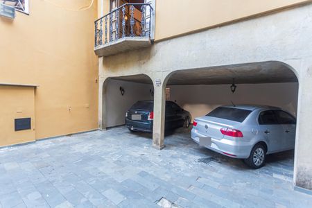 Casa à venda com 382m², 8 quartos e 4 vagas Casa à venda com 382m², 8 quartos e 4 vagasGaragem