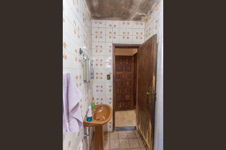 Casa à venda com 382m², 8 quartos e 4 vagas Casa à venda com 382m², 8 quartos e 4 vagasBanheiro Social 2 no 2° Pavimento