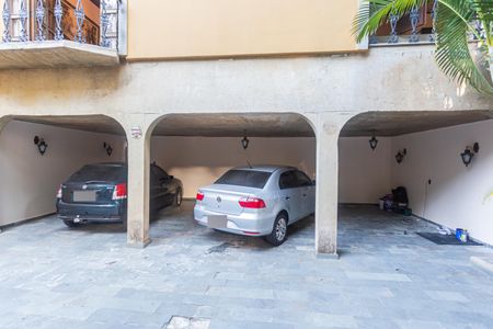 Casa à venda com 382m², 8 quartos e 4 vagas Casa à venda com 382m², 8 quartos e 4 vagasGaragem