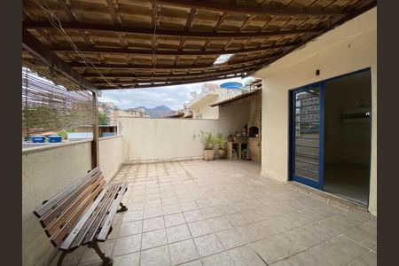 Casa à venda com 140m², 3 quartos e 1 vaga Casa à venda com 140m², 3 quartos e 1 vagaTerraço