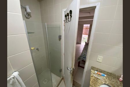Casa à venda com 140m², 3 quartos e 1 vaga Casa à venda com 140m², 3 quartos e 1 vagaBanheiro