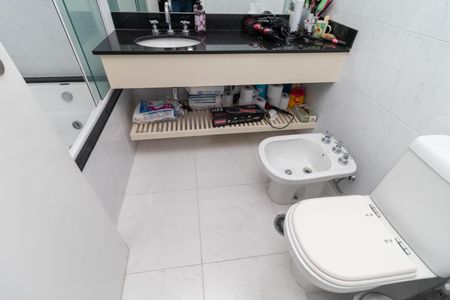 Apartamento à venda com 346m², 7 quartos e 6 vagas Apartamento à venda com 346m², 7 quartos e 6 vagasBanheiro da Suíte 2