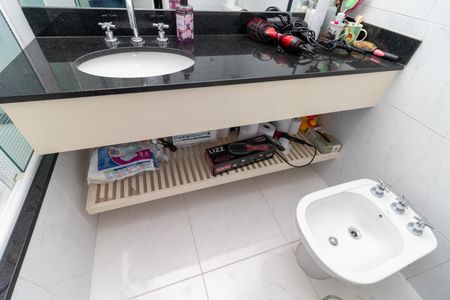 Apartamento à venda com 346m², 7 quartos e 6 vagas Apartamento à venda com 346m², 7 quartos e 6 vagasBanheiro da Suíte 2