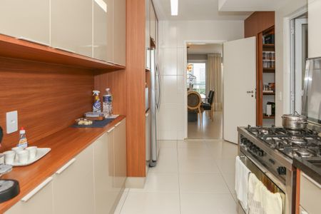 Apartamento à venda com 242m², 3 quartos e 3 vagas Apartamento à venda com 242m², 3 quartos e 3 vagasCozinha