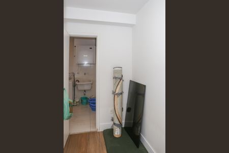 Apartamento à venda com 242m², 3 quartos e 3 vagas Apartamento à venda com 242m², 3 quartos e 3 vagasQuarto de Serviço