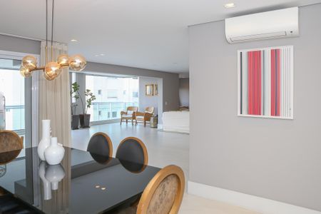 Apartamento à venda com 242m², 3 quartos e 3 vagas Apartamento à venda com 242m², 3 quartos e 3 vagasSala