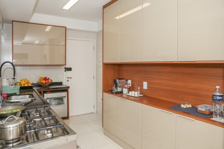 Apartamento à venda com 242m², 3 quartos e 3 vagas Apartamento à venda com 242m², 3 quartos e 3 vagasCozinha