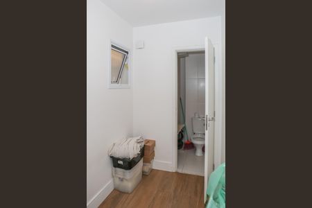 Apartamento à venda com 242m², 3 quartos e 3 vagas Apartamento à venda com 242m², 3 quartos e 3 vagasQuarto de Serviço