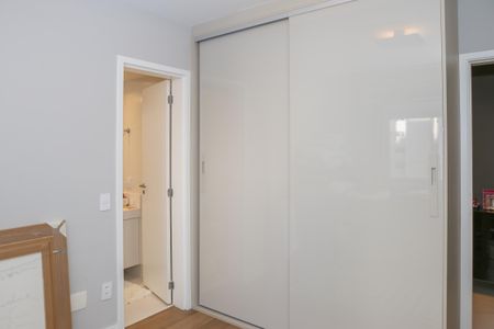 Apartamento à venda com 242m², 3 quartos e 3 vagas Apartamento à venda com 242m², 3 quartos e 3 vagasSuíte 2