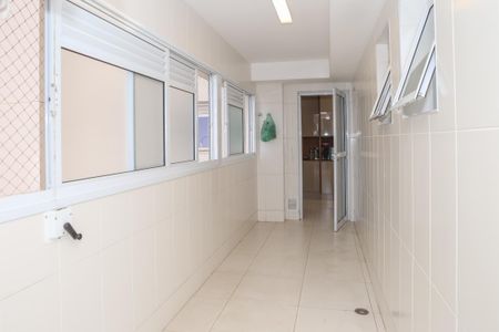Apartamento à venda com 242m², 3 quartos e 3 vagas Apartamento à venda com 242m², 3 quartos e 3 vagasÁrea de Serviço