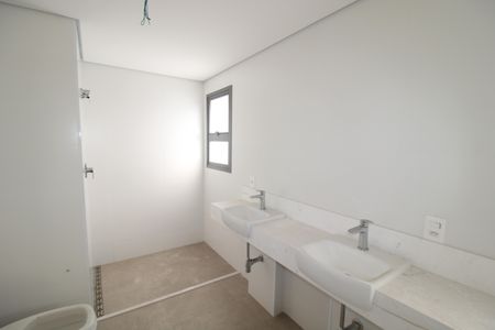 Apartamento à venda com 255m², 4 quartos e 5 vagasBanheiro da Suíte 4