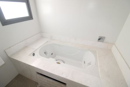 Apartamento à venda com 255m², 4 quartos e 5 vagasBanheiro da Suíte 4