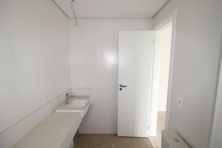 Apartamento à venda com 255m², 4 quartos e 5 vagasBanheiro da Suíte 2