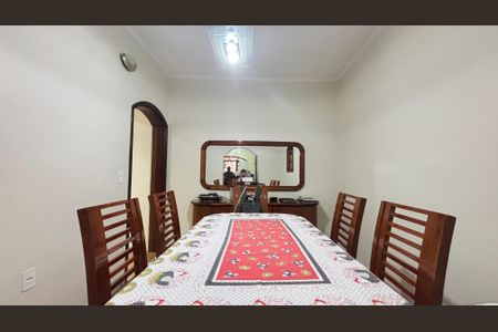 Casa à venda com 255m², 4 quartos e 3 vagas Casa à venda com 255m², 4 quartos e 3 vagasSala de Jantar