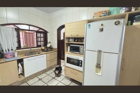 Casa à venda com 255m², 4 quartos e 3 vagas Casa à venda com 255m², 4 quartos e 3 vagasCozinha