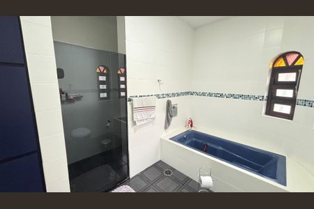 Casa à venda com 255m², 4 quartos e 3 vagas Casa à venda com 255m², 4 quartos e 3 vagasBanheiro da Suíte
