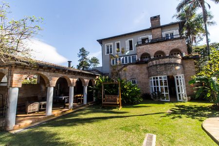 Casa de condomínio à venda com 800m², 4 quartos e 10 vagas Casa de condomínio à venda com 800m², 4 quartos e 10 vagasQuintal