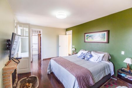 Casa de condomínio à venda com 800m², 4 quartos e 10 vagas Casa de condomínio à venda com 800m², 4 quartos e 10 vagasSuíte master