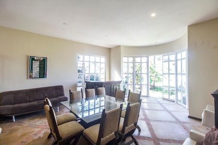 Casa de condomínio à venda com 800m², 4 quartos e 10 vagas Casa de condomínio à venda com 800m², 4 quartos e 10 vagasÁrea comum - Salão de festas