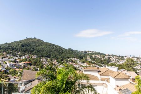 Casa de condomínio à venda com 800m², 4 quartos e 10 vagas Casa de condomínio à venda com 800m², 4 quartos e 10 vagasVista